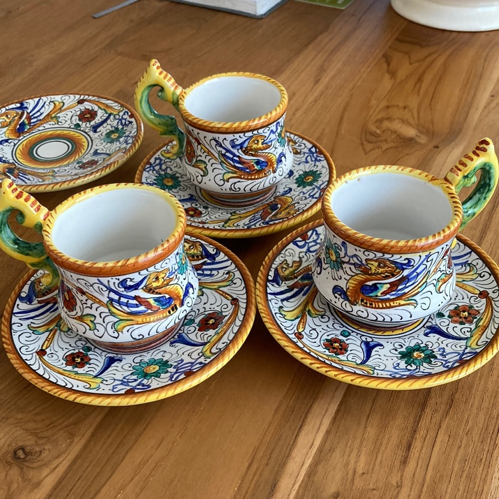 Deruta Raffaellsco hand painted set of 3 espresso cups & saucers